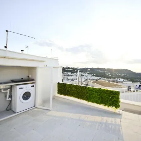 Scirocco With Terrace By Wonderful Italy Apartamento